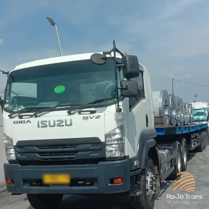 Trailer RaJa Trans angkut besi profil panjang
